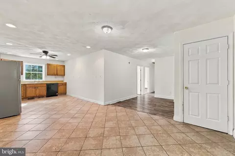 Entry Way - 272 Willow Ln, Mount Jackson, VA 22842 photo 2 of 5