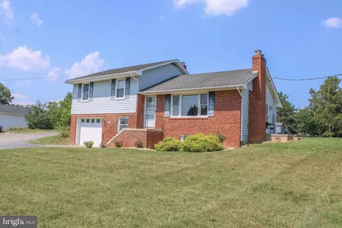 1638 Hahns Ln, Toms Brook, VA 22660