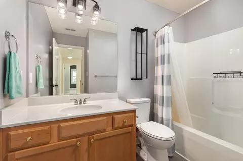 Bath - 677 Dellinger Dr, Strasburg, VA 22657 photo 2 of 5