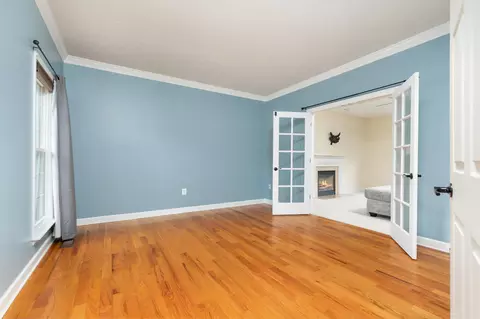 Living - 677 Dellinger Dr, Strasburg, VA 22657 photo 3 of 5
