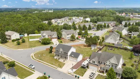 View/Area - 677 Dellinger Dr, Strasburg, VA 22657 photo 4 of 14