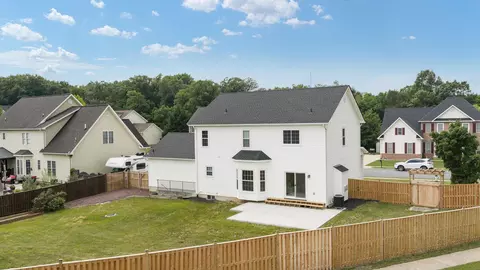 View/Area - 677 Dellinger Dr, Strasburg, VA 22657 photo 12 of 14