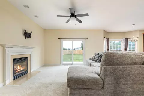 Living - 677 Dellinger Dr, Strasburg, VA 22657 photo 5 of 5