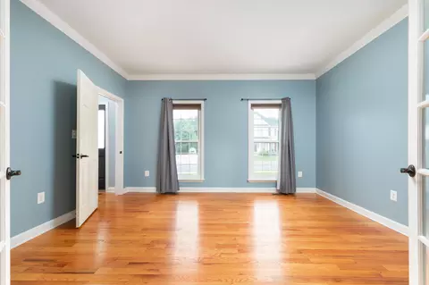 Living - 677 Dellinger Dr, Strasburg, VA 22657 photo 2 of 5