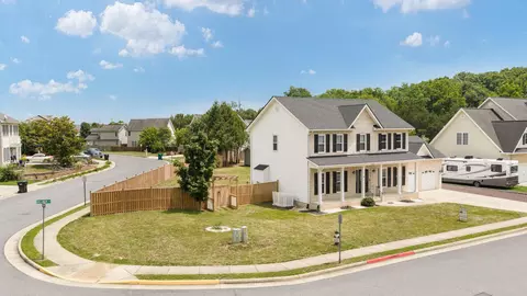 View/Area - 677 Dellinger Dr, Strasburg, VA 22657 photo 2 of 14