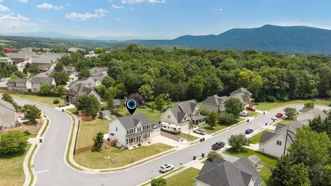 View/Area - 677 Dellinger Dr, Strasburg, VA 22657 photo 3 of 14