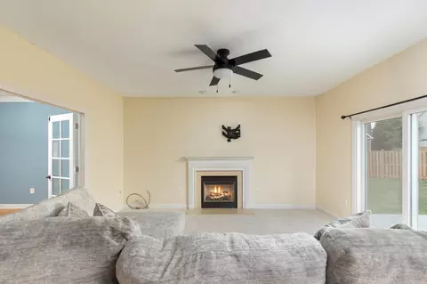 Living - 677 Dellinger Dr, Strasburg, VA 22657 photo 4 of 5