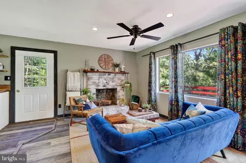 Living - 743 Maple, Mount Jackson, VA 22842 photo 3 of 3