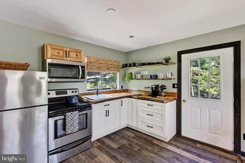 Kitchen - 743 Maple, Mount Jackson, VA 22842 photo 2 of 3