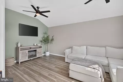 Entry Way - 6127 Moore Ave, Mount Jackson, VA 22842 photo 1 of 7