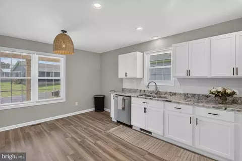 Kitchen - 6127 Moore Ave, Mount Jackson, VA 22842 photo 3 of 5