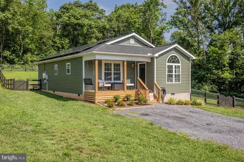 Exterior - 6127 Moore Ave, Mount Jackson, VA 22842 photo 3 of 11