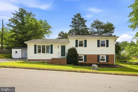 218 Locust Dr, Strasburg, VA 22657