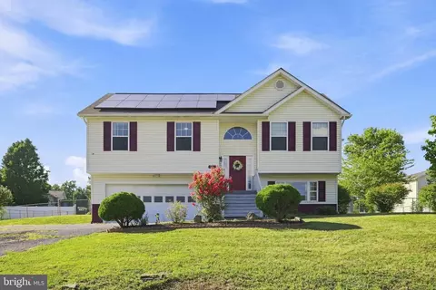 261 Baer Oak Dr, Maurertown, VA 22644
