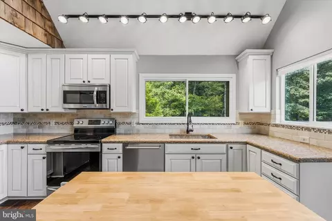 Kitchen - 1311 Hepner Rd, Mount Jackson, VA 22842 photo 3 of 4
