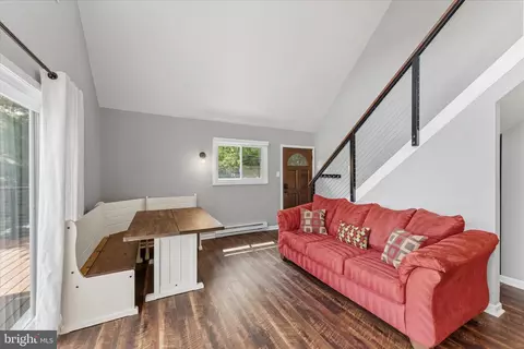 Entry Way - 1311 Hepner Rd, Mount Jackson, VA 22842 photo 2 of 4