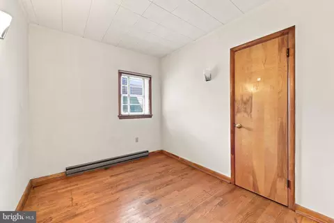 Bedroom - 255 Nelson St, Mount Jackson, VA 22842 photo 4 of 4