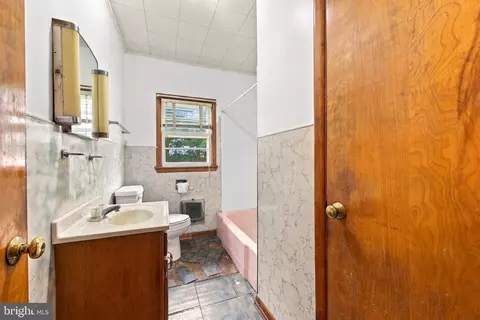 Bath - 255 Nelson St, Mount Jackson, VA 22842 photo 1 of 1