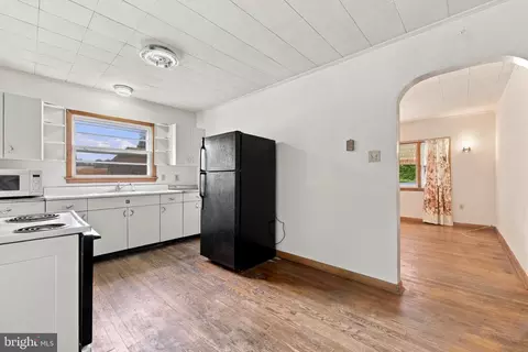 Entry Way - 255 Nelson St, Mount Jackson, VA 22842 photo 1 of 2