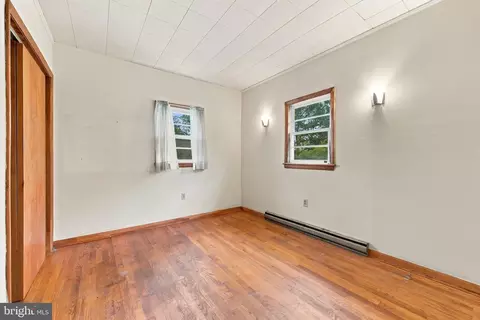 Bedroom - 255 Nelson St, Mount Jackson, VA 22842 photo 1 of 4