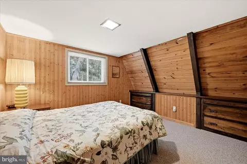 Bedroom - 863 Lee Rd, Basye, VA 22810 photo 1 of 10