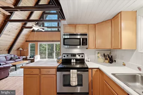 Kitchen - 863 Lee Rd, Basye, VA 22810 photo 4 of 4