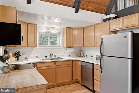 Kitchen - 863 Lee Rd, Basye, VA 22810 photo 2 of 4