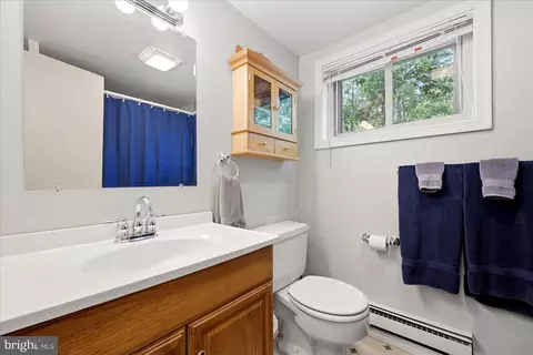 Bath - 863 Lee Rd, Basye, VA 22810 photo 1 of 4