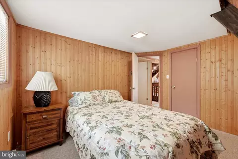 Bedroom - 863 Lee Rd, Basye, VA 22810 photo 4 of 10