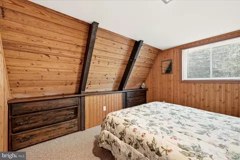 Bedroom - 863 Lee Rd, Basye, VA 22810 photo 3 of 10