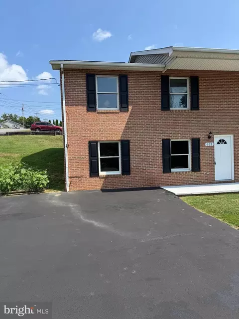 621 Thompson St, Strasburg, VA 22657