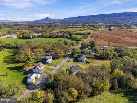 303 E Old Cross Rd, New Market, VA 22844
