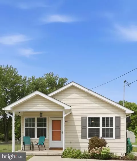 227 Stonewall St, Strasburg, VA 22657