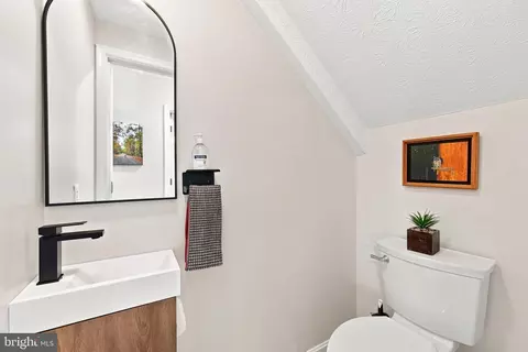 Bath - 122 Forrest St, Basye, VA 22810 photo 1 of 3