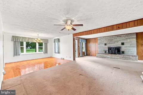 Living - 1749 Georgetown Rd, Mount Jackson, VA 22842 photo 6 of 11