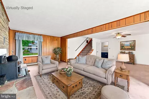 Living - 1749 Georgetown Rd, Mount Jackson, VA 22842 photo 4 of 11