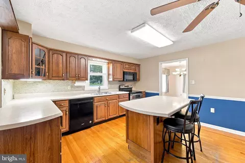 Kitchen - 1749 Georgetown Rd, Mount Jackson, VA 22842 photo 2 of 4