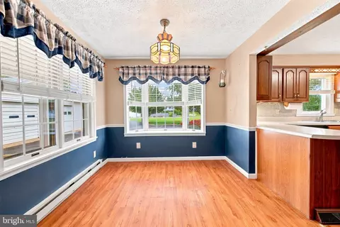Dining - 1749 Georgetown Rd, Mount Jackson, VA 22842 photo 2 of 4