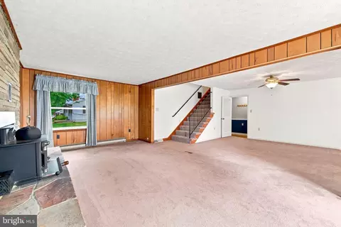 Living - 1749 Georgetown Rd, Mount Jackson, VA 22842 photo 5 of 11