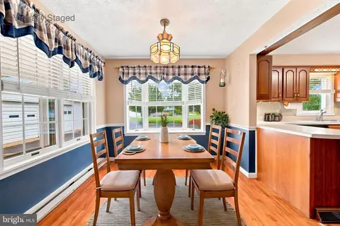 Dining - 1749 Georgetown Rd, Mount Jackson, VA 22842 photo 1 of 4