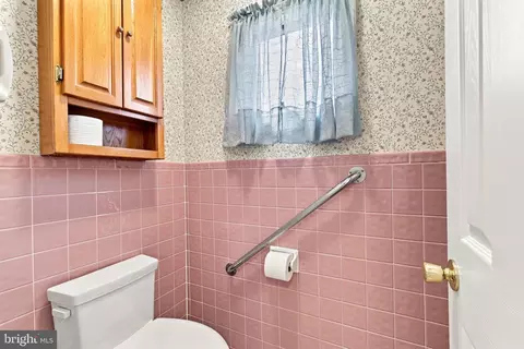 Bath - 1749 Georgetown Rd, Mount Jackson, VA 22842 photo 2 of 3