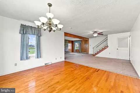Living - 1749 Georgetown Rd, Mount Jackson, VA 22842 photo 8 of 11