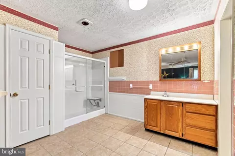 Bath - 1749 Georgetown Rd, Mount Jackson, VA 22842 photo 1 of 3