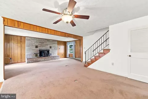 Living - 1749 Georgetown Rd, Mount Jackson, VA 22842 photo 2 of 11