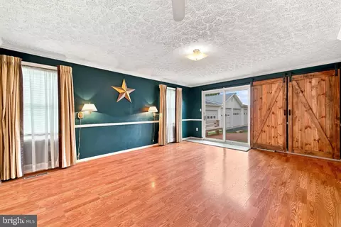 Living - 1749 Georgetown Rd, Mount Jackson, VA 22842 photo 10 of 11