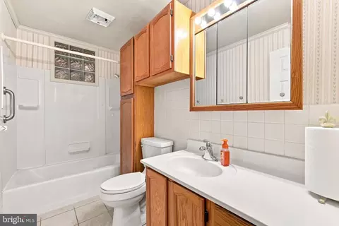 Bath - 1749 Georgetown Rd, Mount Jackson, VA 22842 photo 3 of 3