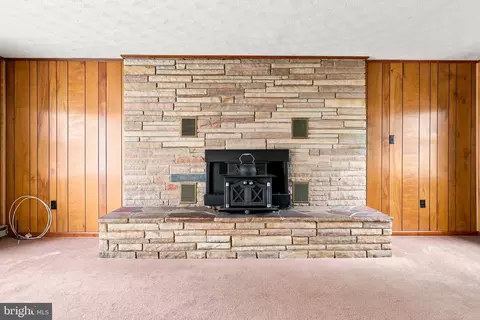 Living - 1749 Georgetown Rd, Mount Jackson, VA 22842 photo 7 of 11