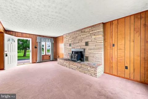 Living - 1749 Georgetown Rd, Mount Jackson, VA 22842 photo 1 of 11