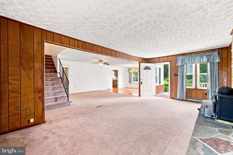 Living - 1749 Georgetown Rd, Mount Jackson, VA 22842 photo 3 of 11