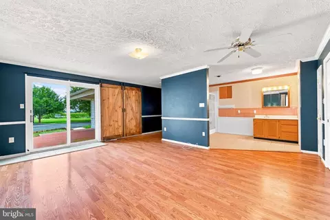 Living - 1749 Georgetown Rd, Mount Jackson, VA 22842 photo 9 of 11
